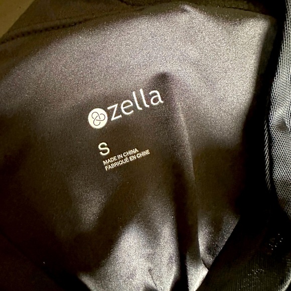 Zella athletic tank top with shelf bra and removable pads. Black, size S - Picture 5 of 5